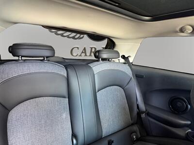 2022 MINI Hardtop 2 Door Signature Plus   - Photo 22 - Lennox, CA 90304