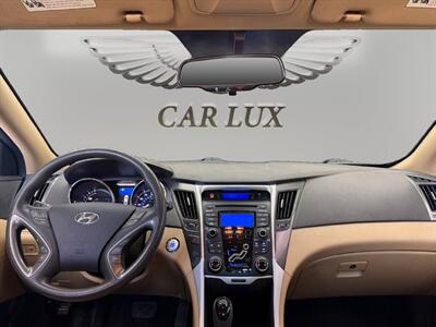 2013 Hyundai SONATA Hybrid   - Photo 11 - Lennox, CA 90304