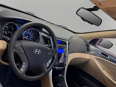 2013 Hyundai SONATA Hybrid   - Photo 15 - Lennox, CA 90304