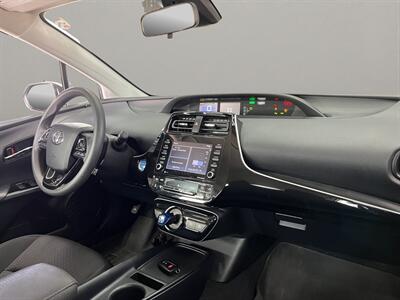 2021 Toyota Prius LE   - Photo 19 - Lennox, CA 90304