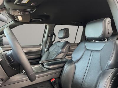 2023 Jeep Wagoneer Series III   - Photo 9 - Lennox, CA 90304