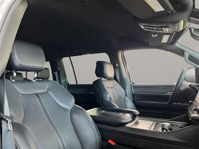 2023 Jeep Wagoneer Series III   - Photo 16 - Lennox, CA 90304