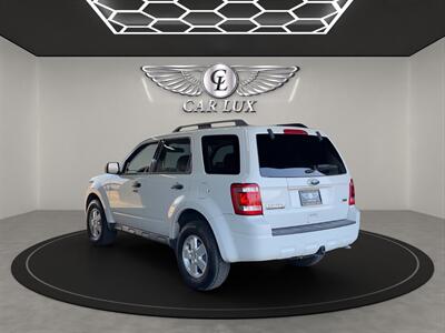 2011 Ford Escape XLT   - Photo 5 - Lennox, CA 90304