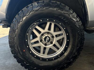 2017 Toyota Tacoma SR5 V6   - Photo 17 - Lennox, CA 90304