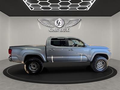 2017 Toyota Tacoma SR5 V6   - Photo 5 - Lennox, CA 90304