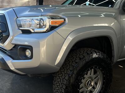 2017 Toyota Tacoma SR5 V6   - Photo 18 - Lennox, CA 90304