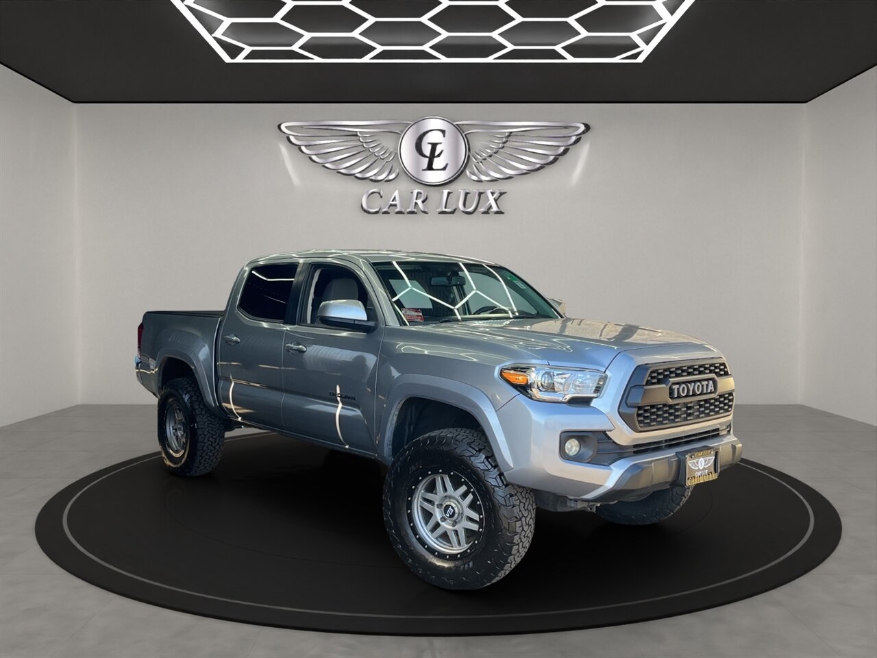 2017 Toyota Tacoma SR5 V6 - Photo 1 - Lennox, CA 90304