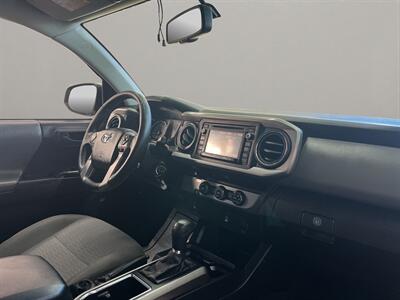 2017 Toyota Tacoma SR5 V6   - Photo 15 - Lennox, CA 90304