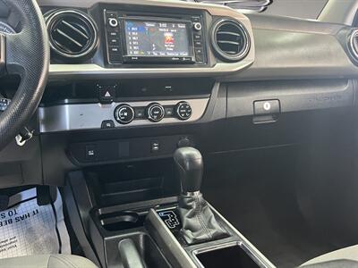 2017 Toyota Tacoma SR5 V6   - Photo 11 - Lennox, CA 90304