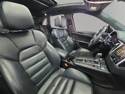 2015 Porsche Macan Turbo   - Photo 24 - Lennox, CA 90304
