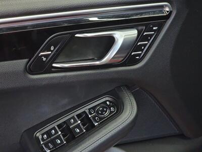 2015 Porsche Macan Turbo   - Photo 34 - Lennox, CA 90304