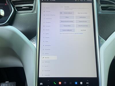 2017 Tesla Model X 90D   - Photo 34 - Lennox, CA 90304