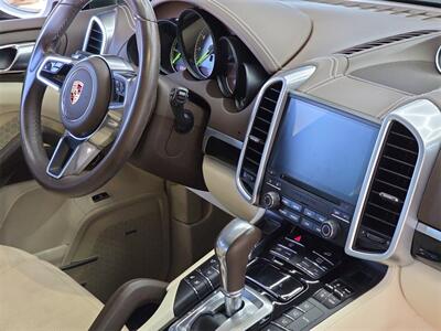 2017 Porsche Cayenne S Platinum Edition   - Photo 16 - Lennox, CA 90304