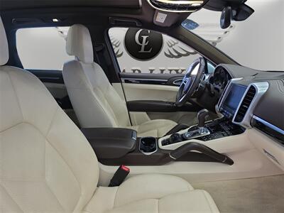 2017 Porsche Cayenne S Platinum Edition   - Photo 14 - Lennox, CA 90304