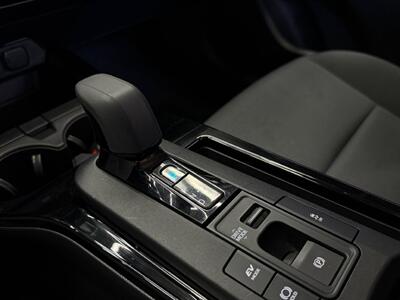 2024 Toyota Prius LE   - Photo 19 - Lennox, CA 90304
