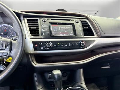 2019 Toyota Highlander LE - Photo 11 - Lennox, CA 90304