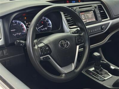 2019 Toyota Highlander LE - Photo 17 - Lennox, CA 90304