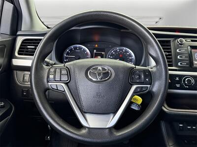 2019 Toyota Highlander LE - Photo 12 - Lennox, CA 90304