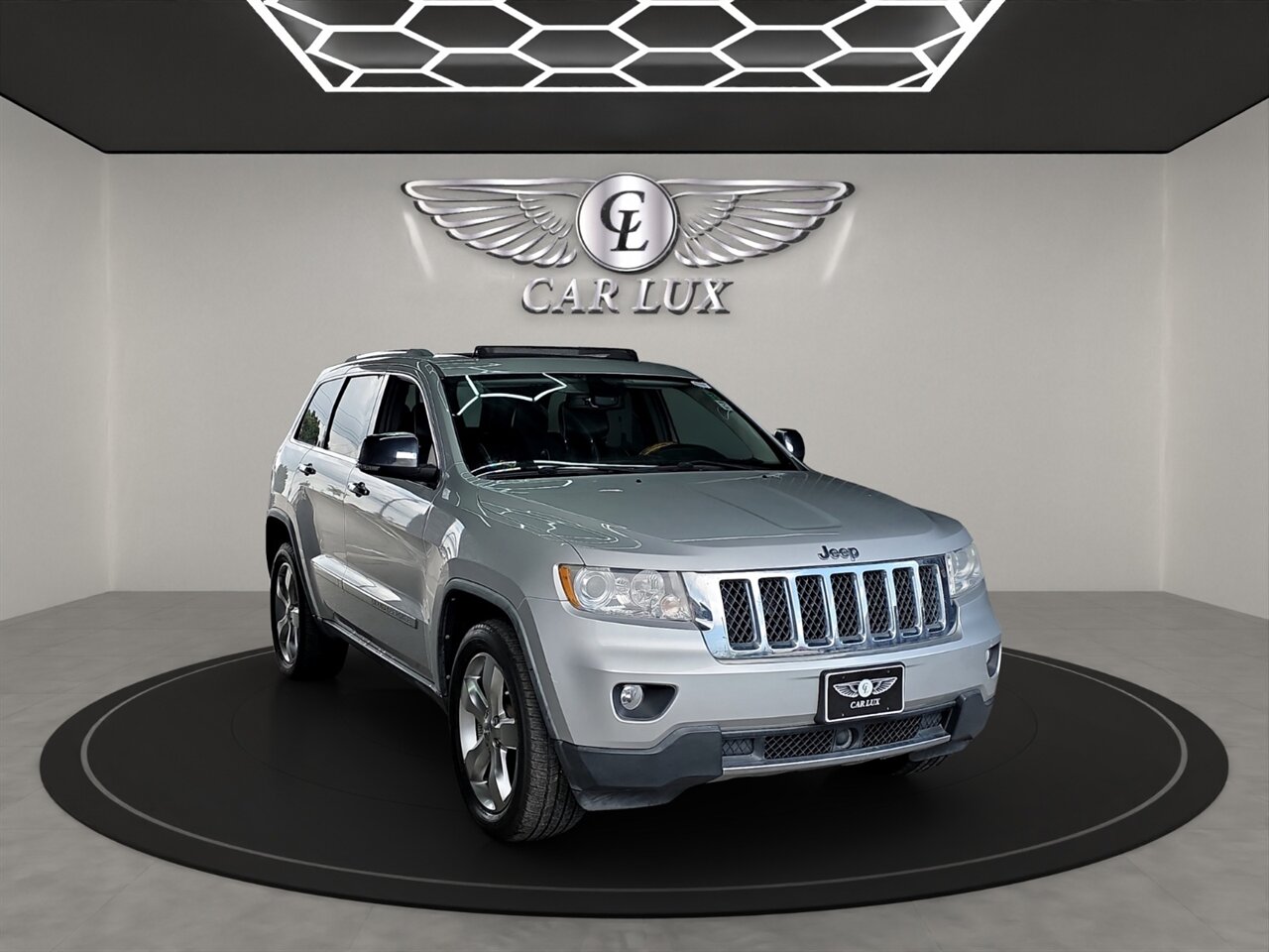 2012 Jeep Grand Cherokee Overland - Photo 1 - Lennox, CA 90304