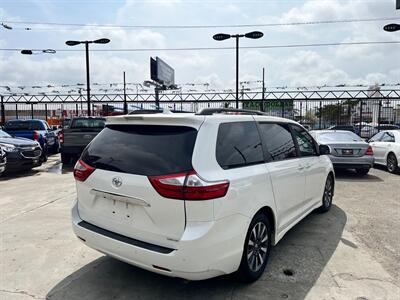 2018 Toyota Sienna Limited Premium 7-Pa   - Photo 11 - Lennox, CA 90304