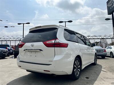 2018 Toyota Sienna Limited Premium 7-Pa   - Photo 10 - Lennox, CA 90304