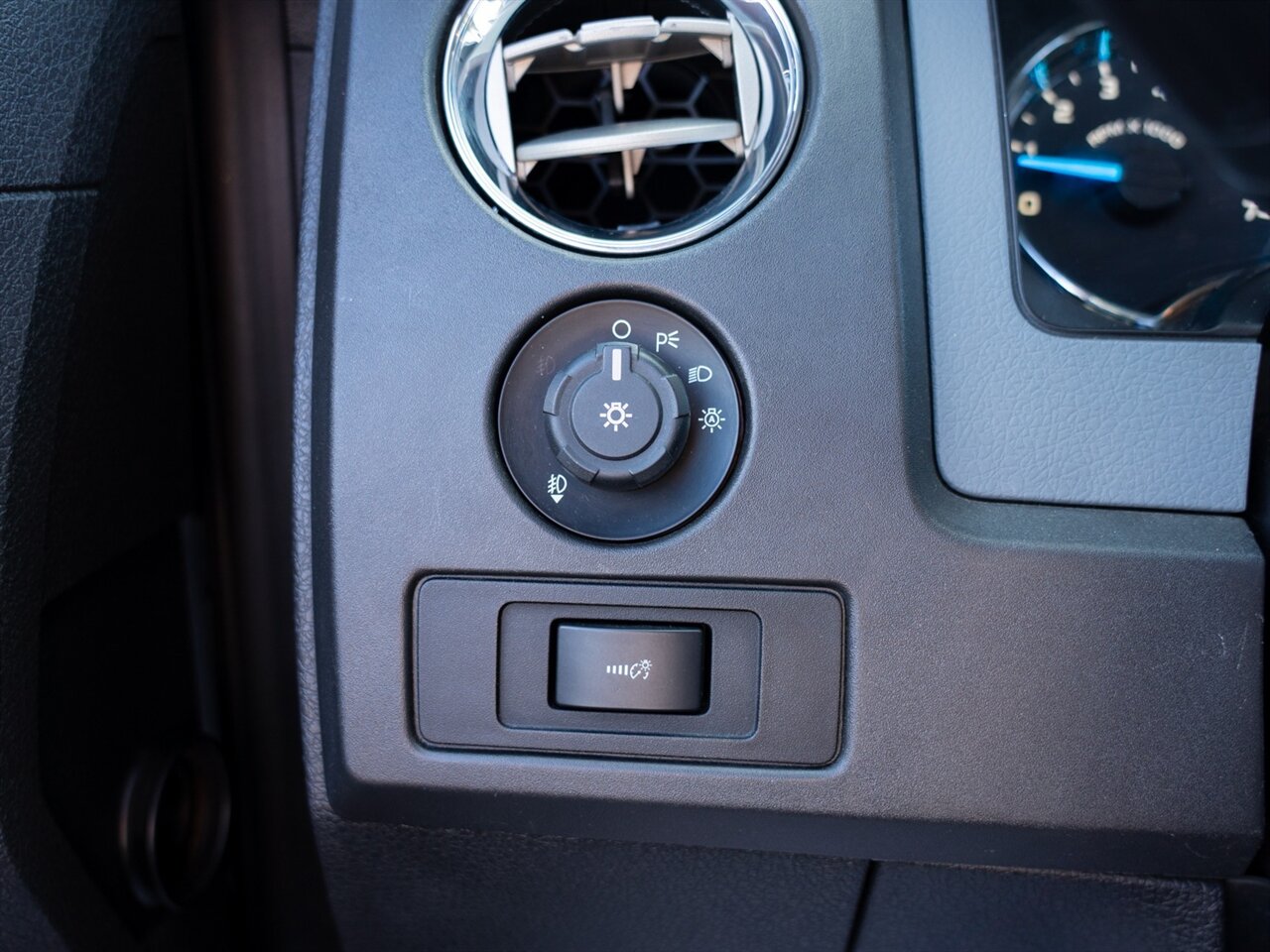 2014 Ford F-150 XLT - Photo 35 - Washington, MI 48094