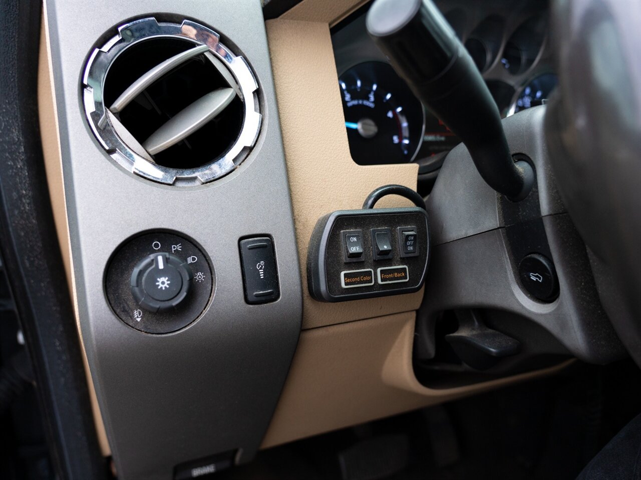 2012 Ford F-250 Super Duty Lariat - Photo 32 - Washington, MI 48094