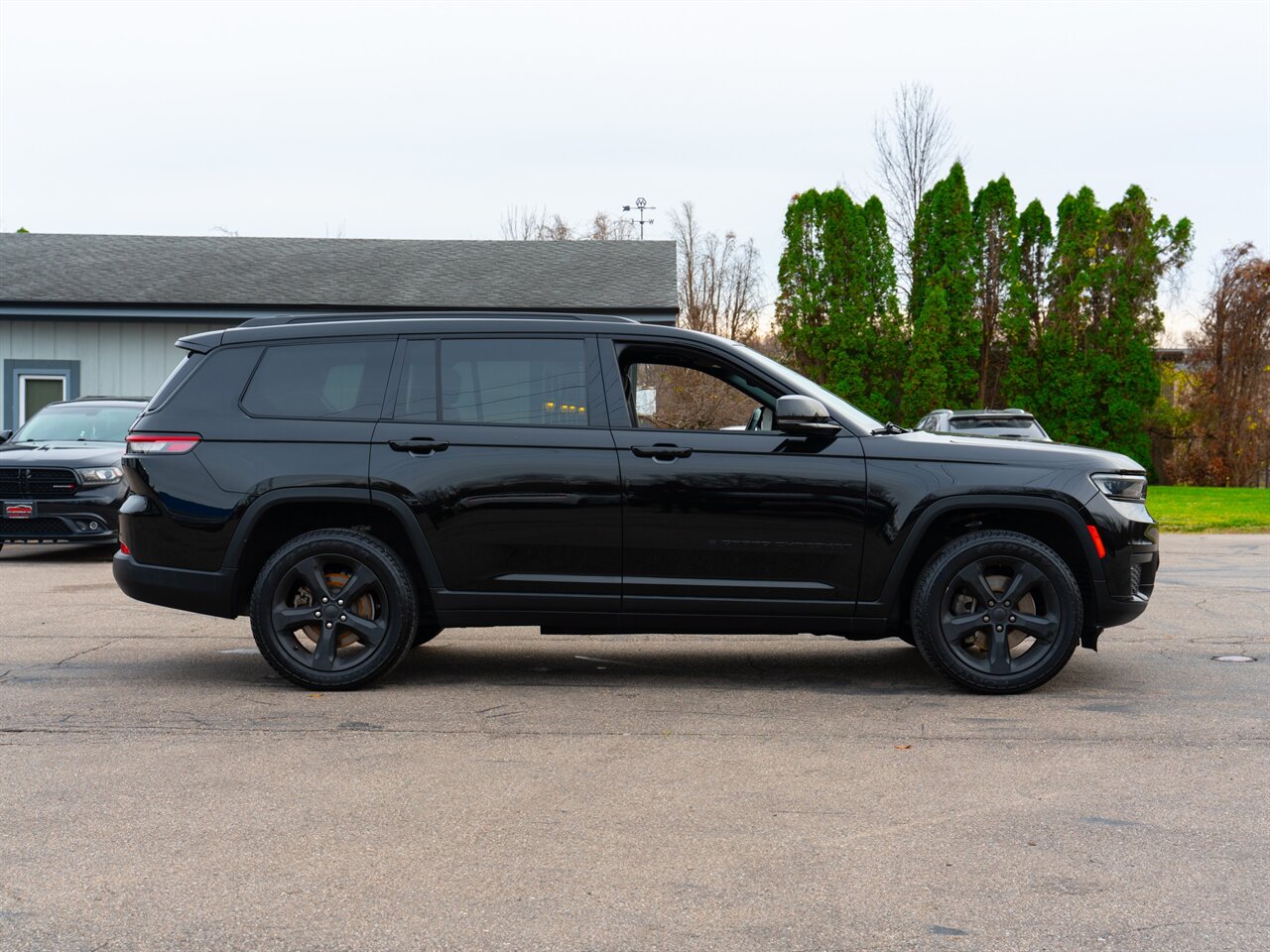 2021 Jeep Grand Cherokee L Laredo   - Photo 4 - Washington, MI 48094