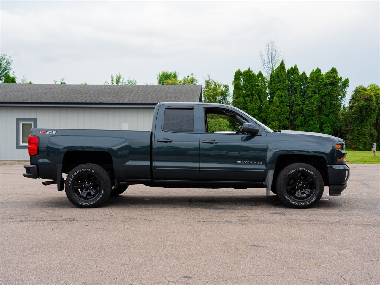 2018 Chevrolet Silverado 1500 LT   - Photo 4 - Washington, MI 48094