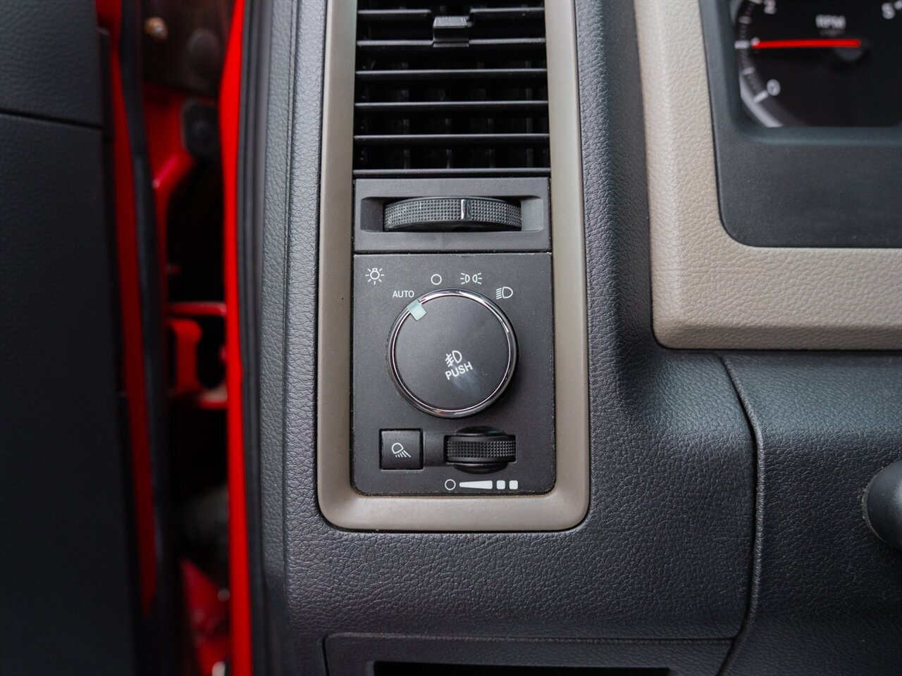 2012 RAM 1500 Express - Photo 32 - Washington, MI 48094