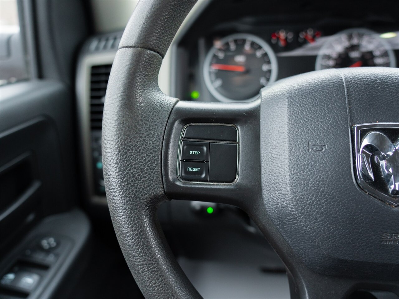 2012 RAM 1500 Express - Photo 26 - Washington, MI 48094