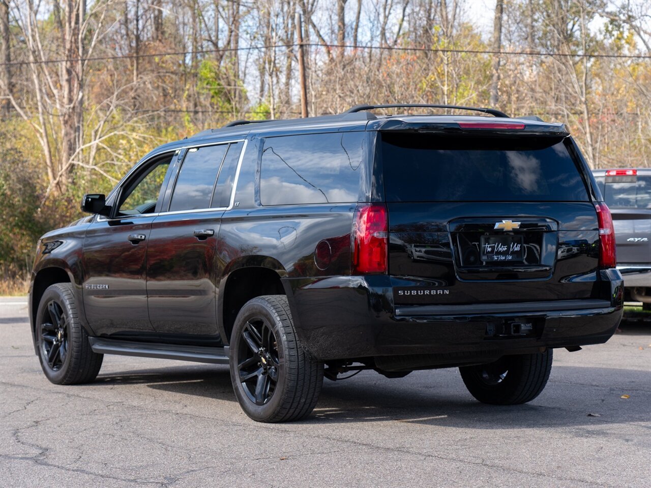 2019 Chevrolet Suburban LT - Photo 7 - Washington, MI 48094