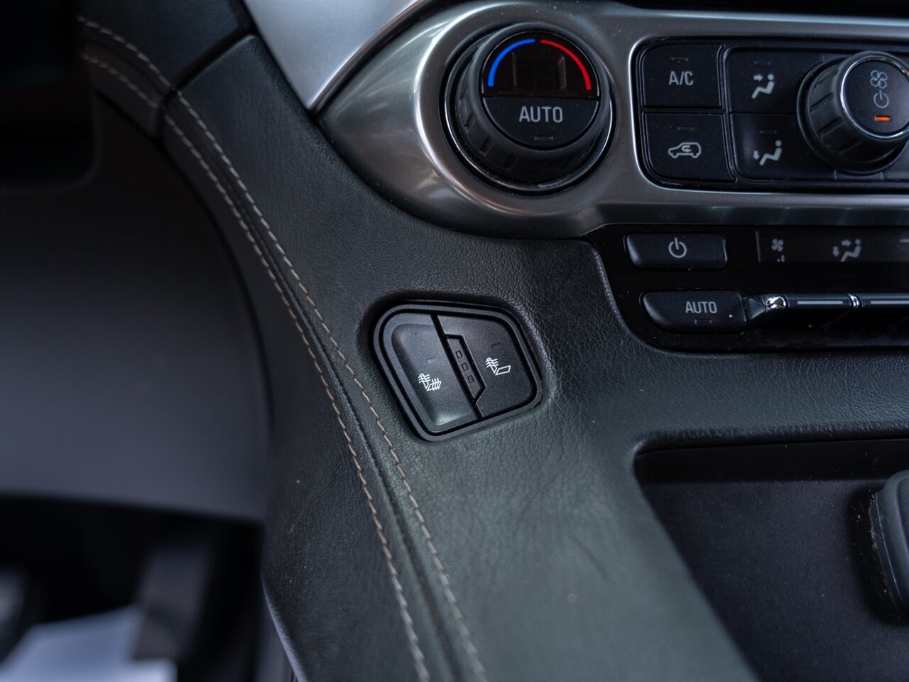 2019 Chevrolet Suburban LT - Photo 39 - Washington, MI 48094