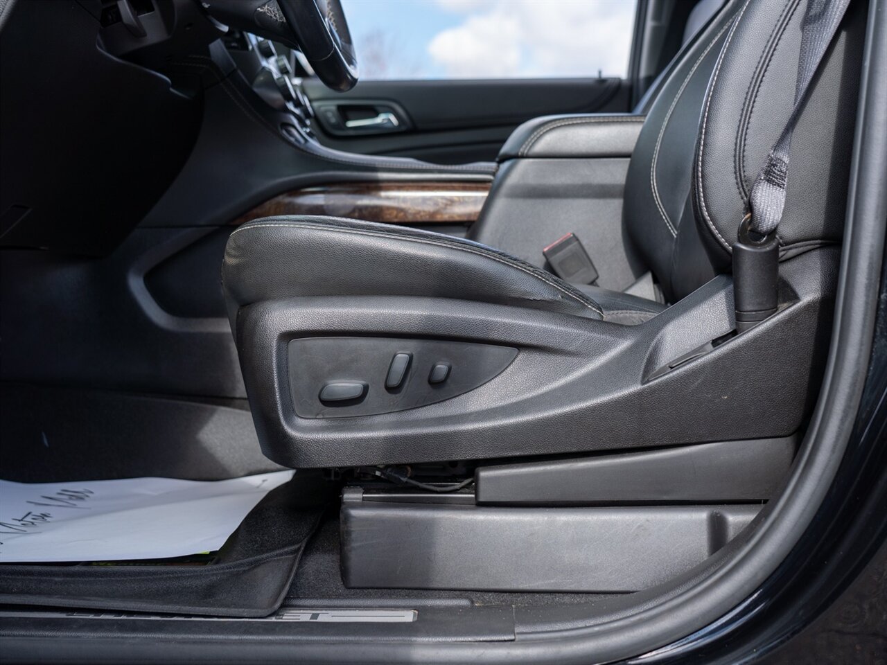 2019 Chevrolet Suburban LT - Photo 17 - Washington, MI 48094