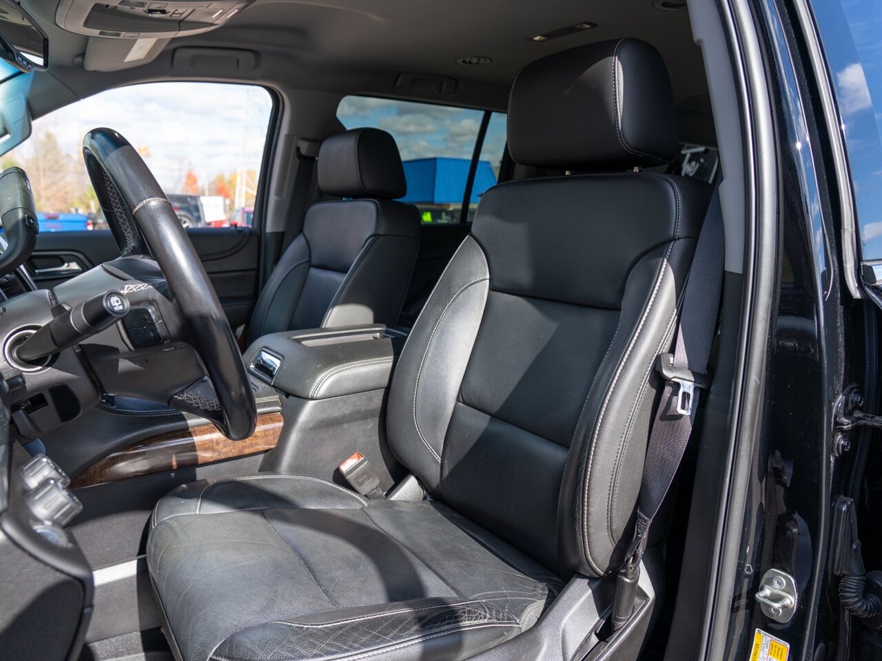 2019 Chevrolet Suburban LT - Photo 18 - Washington, MI 48094