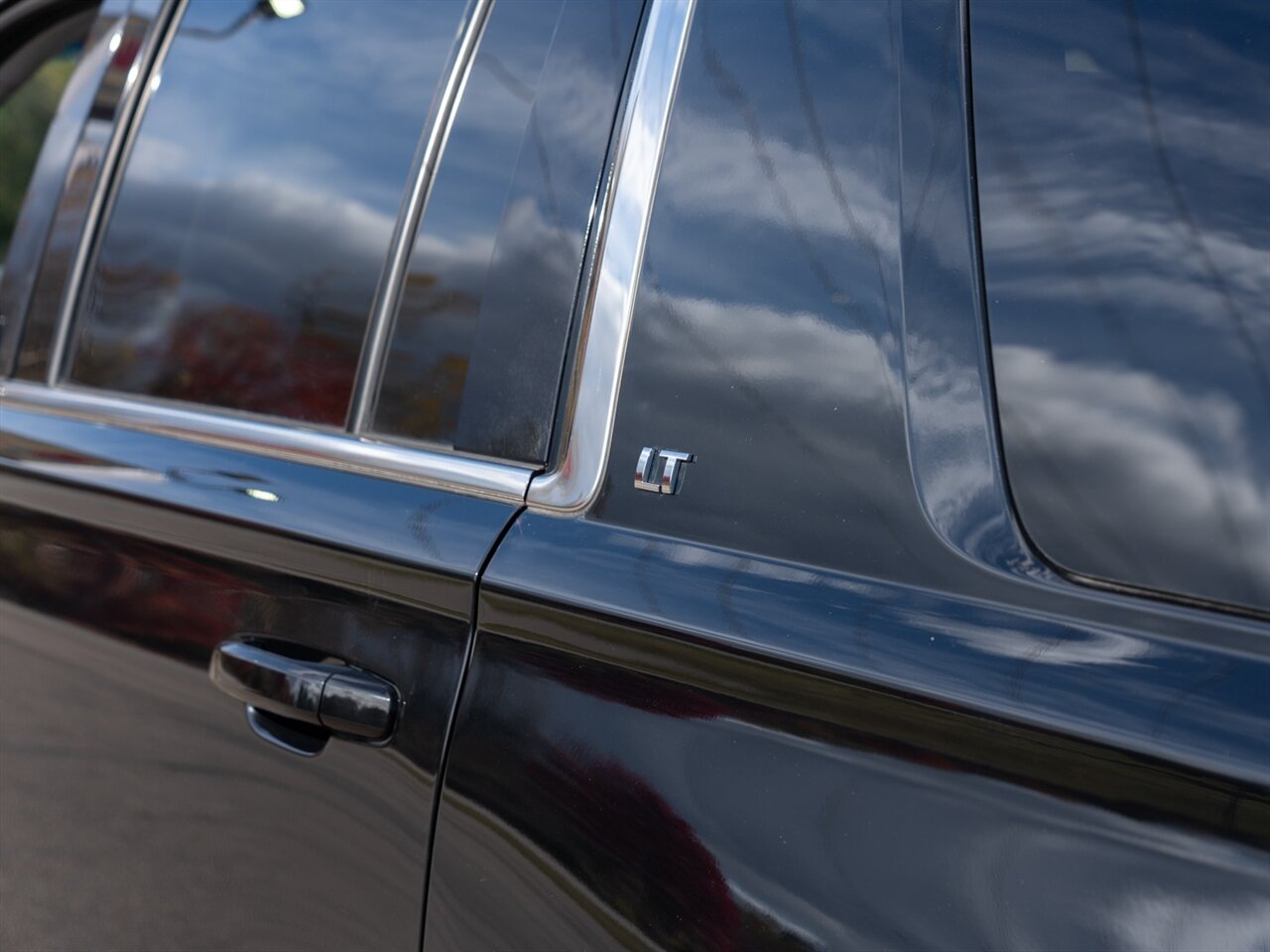 2019 Chevrolet Suburban LT - Photo 11 - Washington, MI 48094