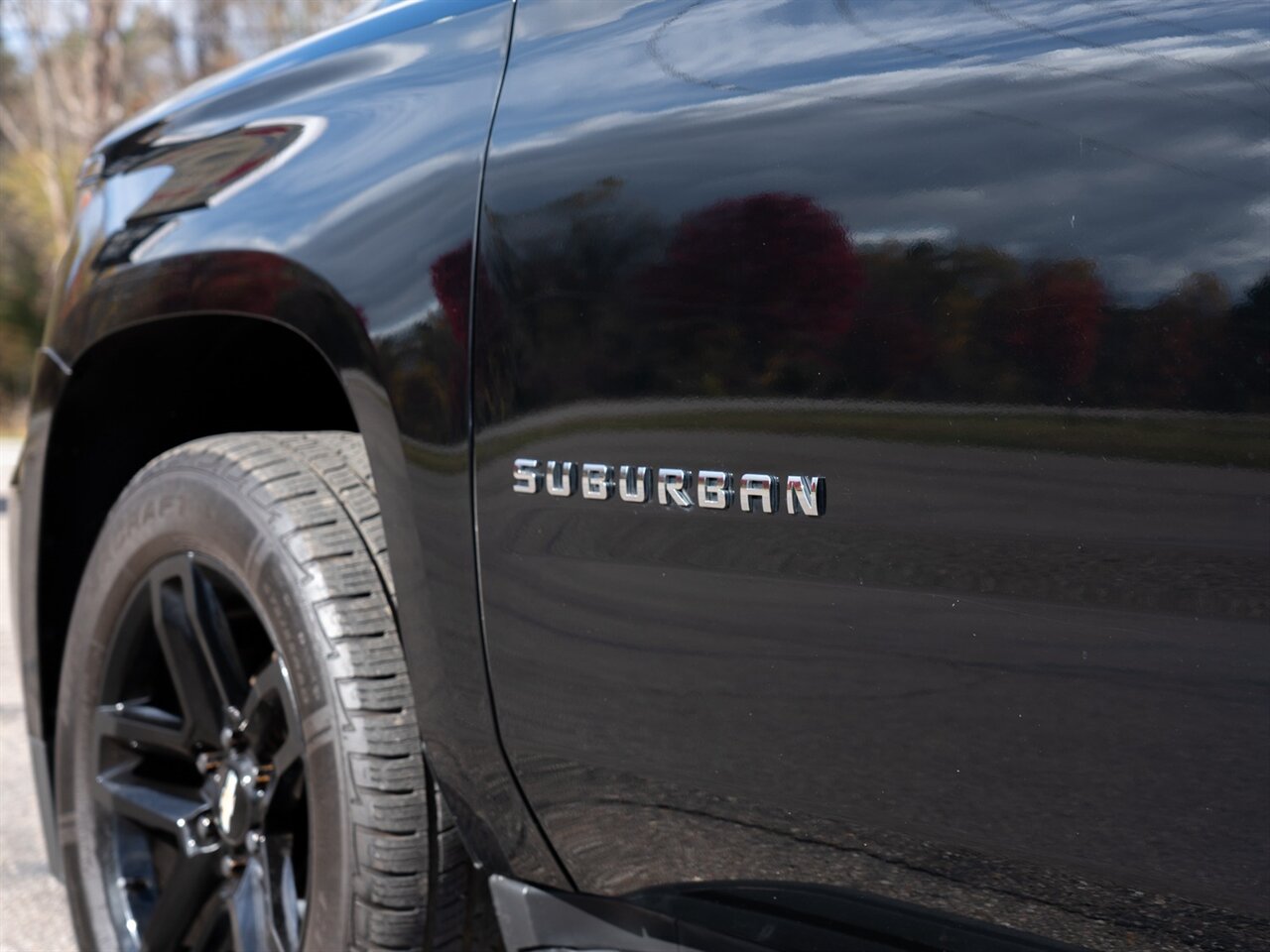 2019 Chevrolet Suburban LT - Photo 12 - Washington, MI 48094