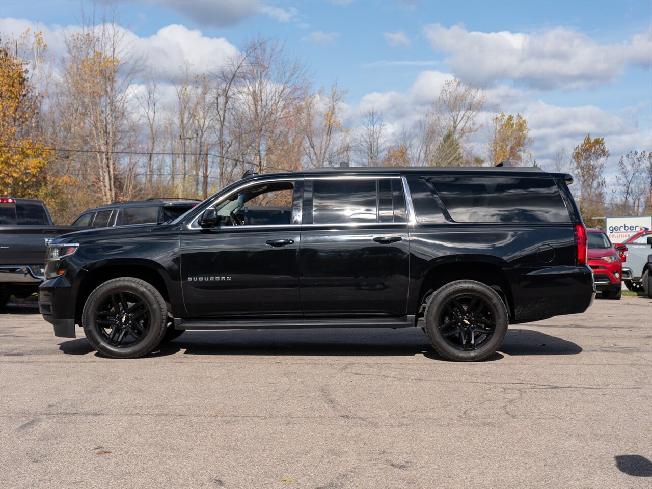 2019 Chevrolet Suburban LT - Photo 8 - Washington, MI 48094