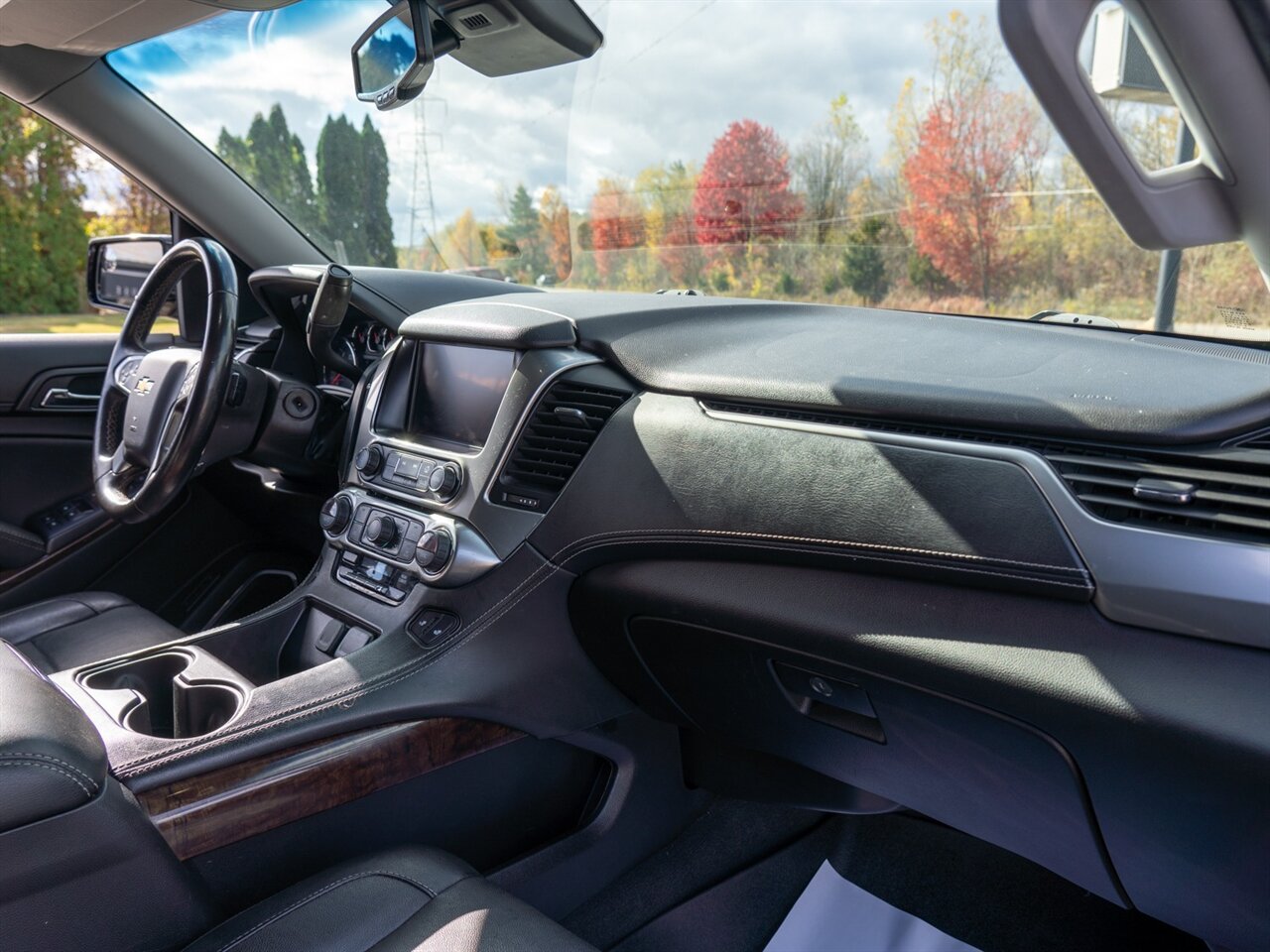 2019 Chevrolet Suburban LT - Photo 20 - Washington, MI 48094