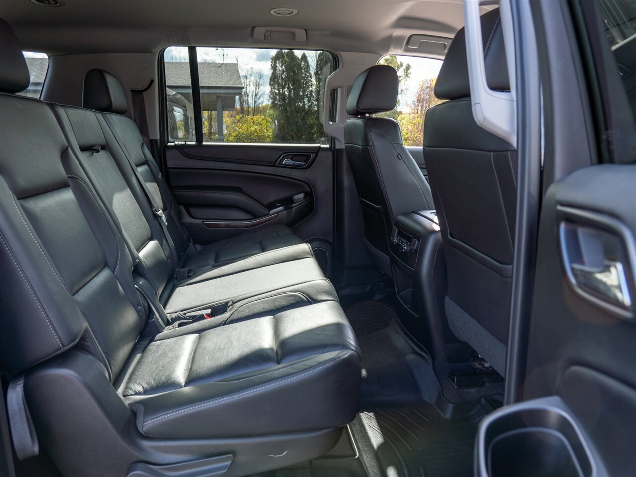 2019 Chevrolet Suburban LT - Photo 22 - Washington, MI 48094