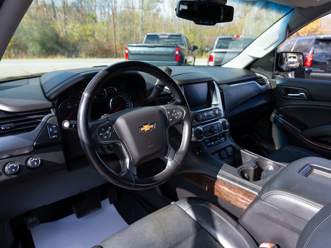 2019 Chevrolet Suburban LT - Photo 19 - Washington, MI 48094