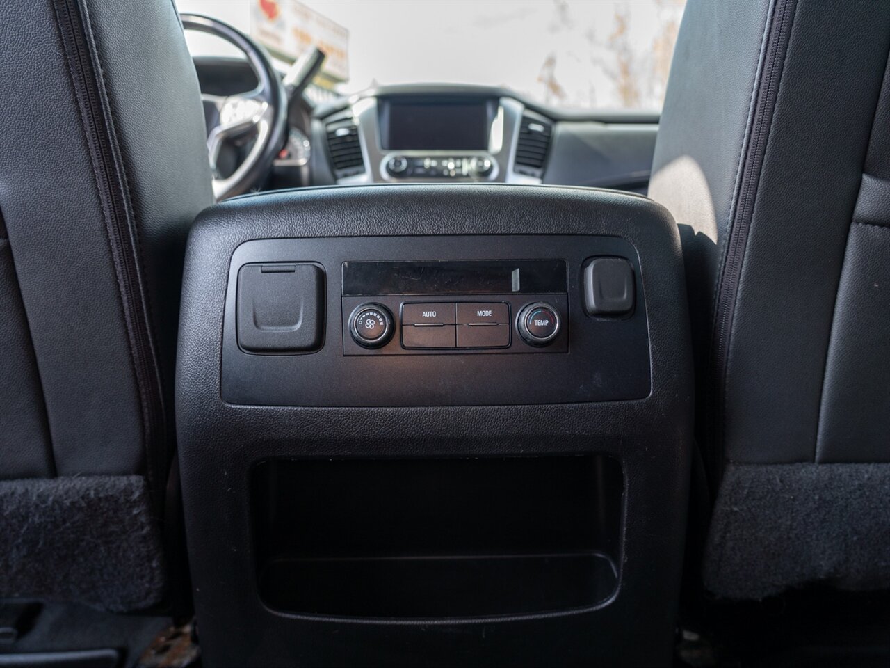 2019 Chevrolet Suburban LT - Photo 26 - Washington, MI 48094