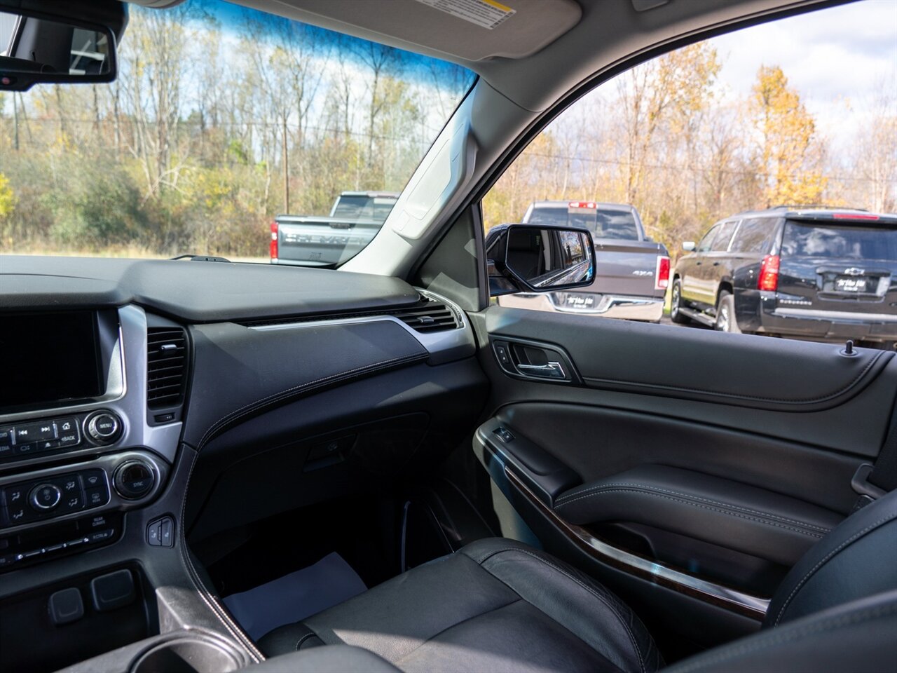 2019 Chevrolet Suburban LT - Photo 29 - Washington, MI 48094
