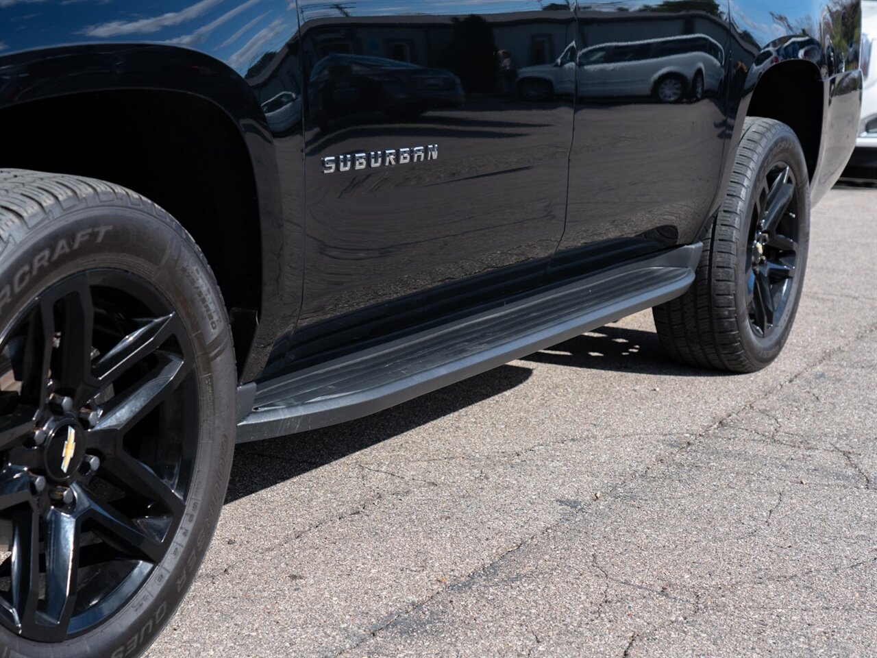 2019 Chevrolet Suburban LT - Photo 13 - Washington, MI 48094