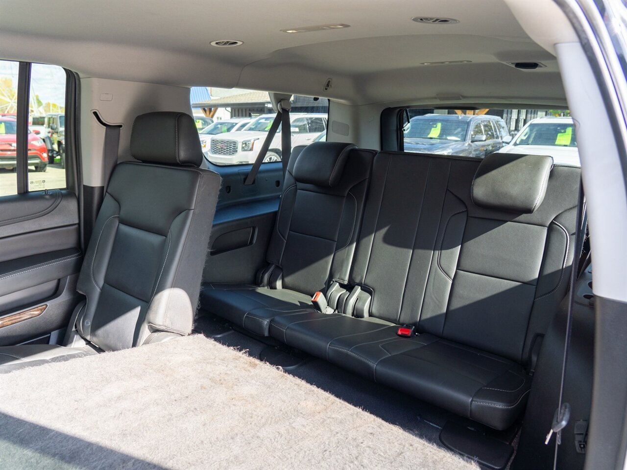 2019 Chevrolet Suburban LT - Photo 24 - Washington, MI 48094