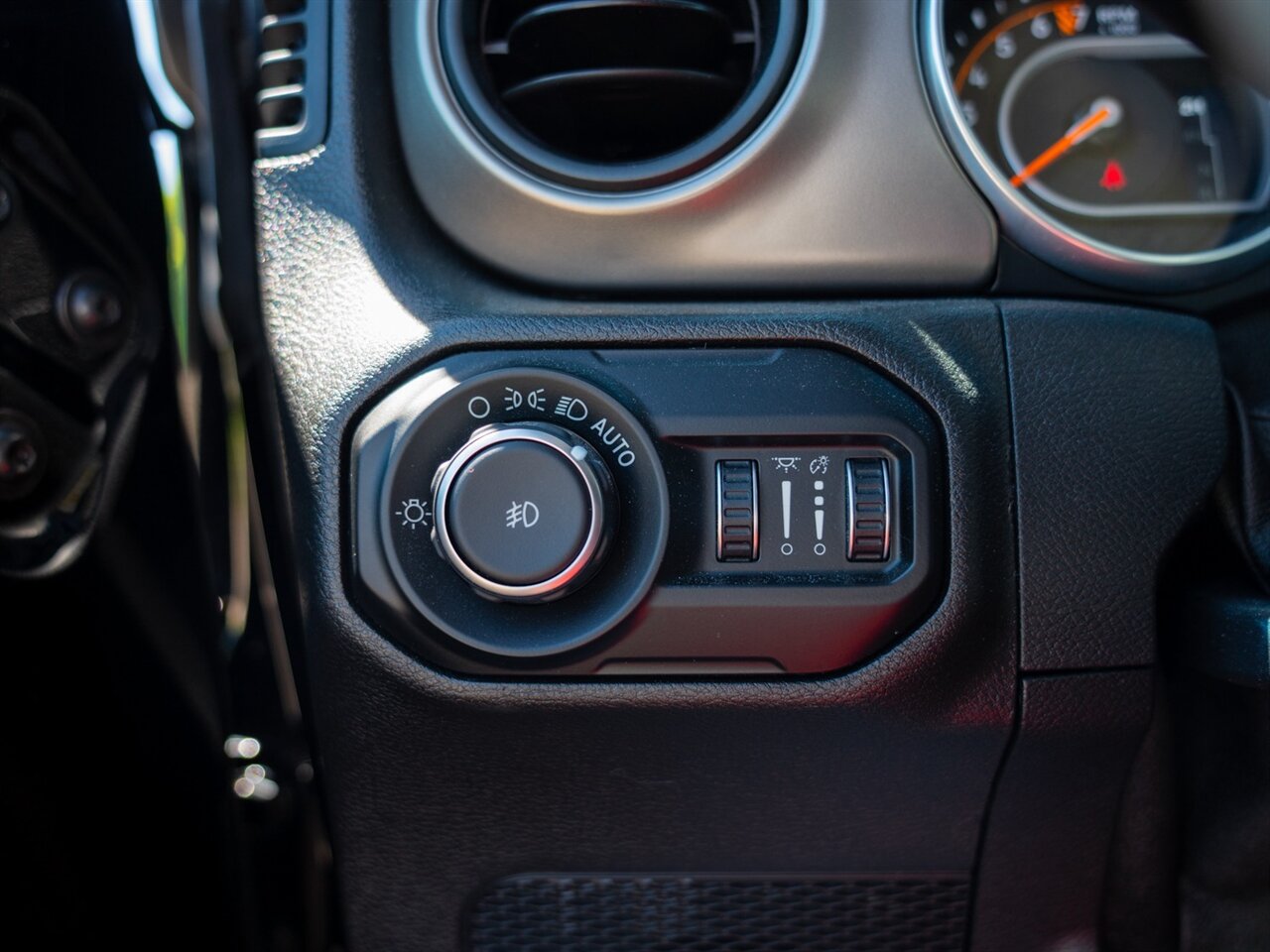 2018 Jeep Wrangler Unlimited Sport S - Photo 34 - Washington, MI 48094