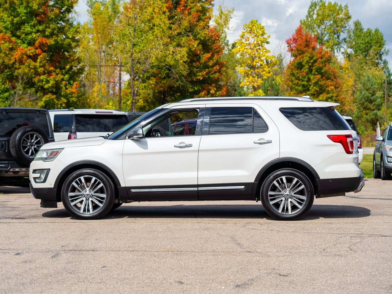 2017 Ford Explorer Platinum - Photo 8 - Washington, MI 48094