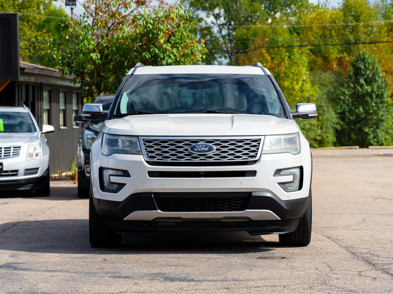 2017 Ford Explorer Platinum - Photo 2 - Washington, MI 48094