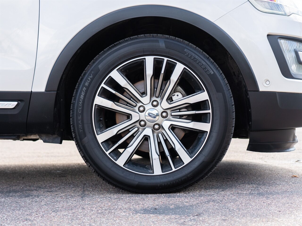 2017 Ford Explorer Platinum - Photo 47 - Washington, MI 48094