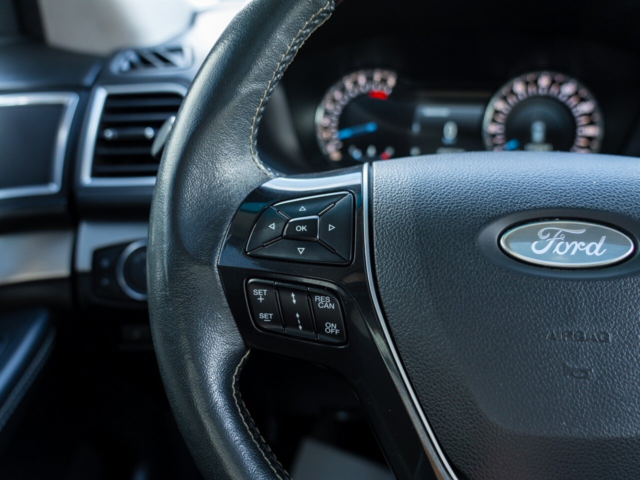 2017 Ford Explorer Platinum - Photo 31 - Washington, MI 48094